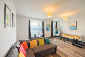Seafront apartment with balcony, parking and sea views